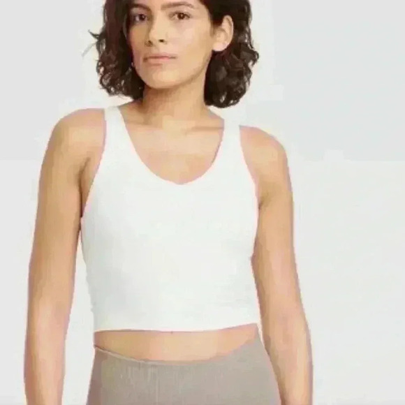 Women's Light Support V-Neck
Crop Sports Bra - All In Motion
Cream M - Picture 1 of 7